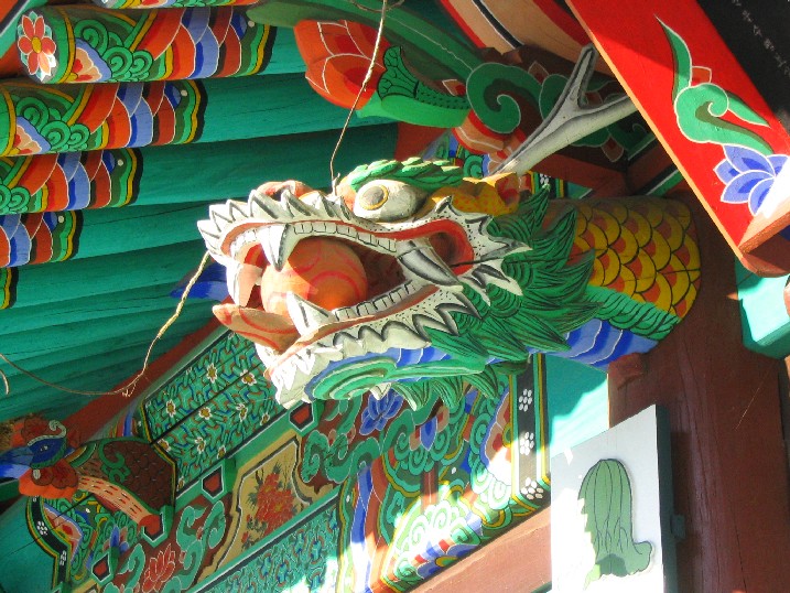 A dragon adornment on the main shrine at the Gamaksan temple.